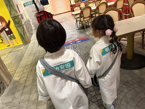 遊びなのに学びが深い。親と離れてここまでできるとは...7歳・5歳の「成長が見えた」カンドゥー幕張のお医者さん体験