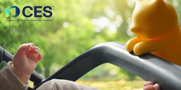 ベビーカーにしがみつく!? 赤ちゃんに“ふーふー”してくれるハンディファンロボット「Babyふーふー」が可愛すぎる