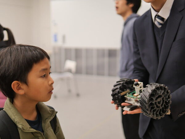 東大でまさかの「タイヤ交換」ガチ体験!? 親子でハマる無料の“工学フェス”が凄すぎた