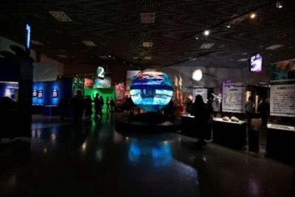 【争奪戦の予感】すみっコぐらしの限定グッズ付きチケットまもなく発売！名古屋市科学館「大絶滅展」が見逃せない