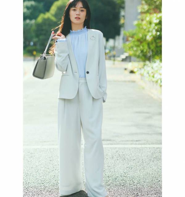 「その日だけ」で眠らせない。宮城舞さんが着る【コムサイズム】賢く着回せる新・式服の正解