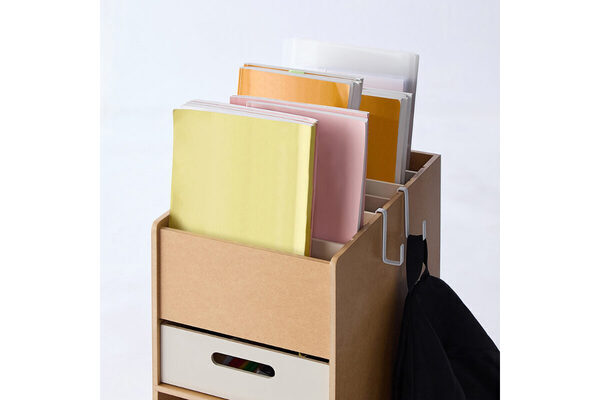 成績の前に、まず環境だった。 「なんで片づけてあげなかったんだろう…」 中学受験の“親の後悔”から生まれたB4教材専用ラック