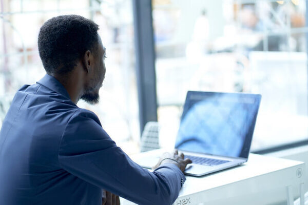 【知らないと恥ずかしい】「サラリーマンは海外で通じないよ」会社員のことは英語でなんて言う？