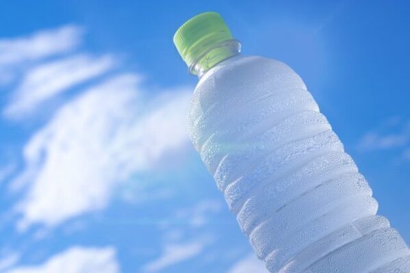 「ペットボトル」が海外で通じないって知ってた⁉ 正しい言い方は？