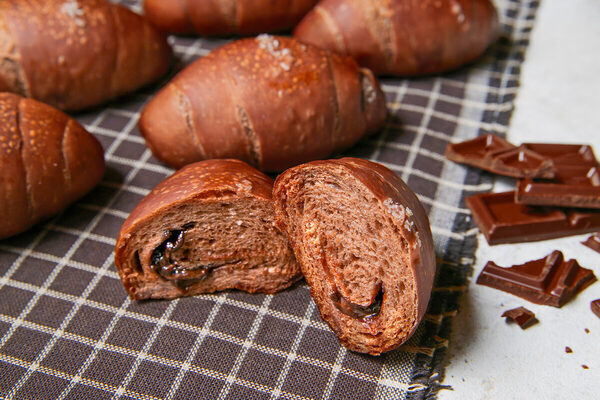 【自家製パン食べ放題】焼き立ての「いちごチョコクロワッサン」も好きなだけ！神戸のベーカリーカフェで期間限定のパンビュッフェが開催