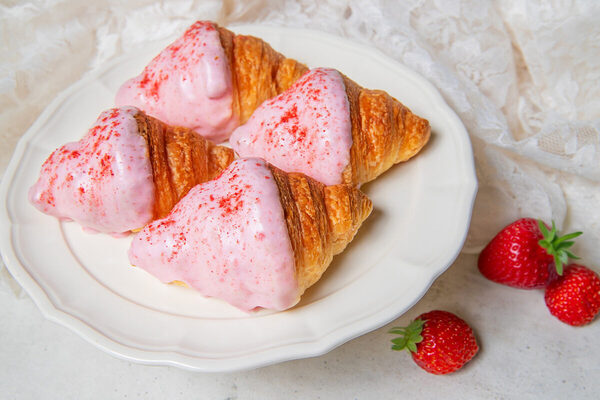 【自家製パン食べ放題】焼き立ての「いちごチョコクロワッサン」も好きなだけ！神戸のベーカリーカフェで期間限定のパンビュッフェが開催