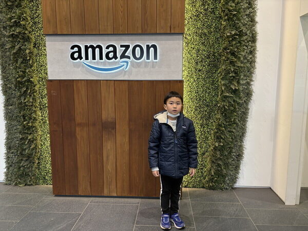 「棚が走る」に衝撃！ Amazon物流拠点に親子で潜入、ロボティクスの現場で知った超速配送のヒミツ