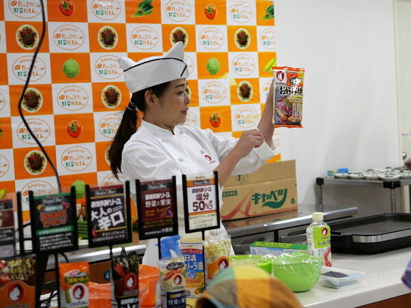 小4息子が焼いたお好み焼きが「衝撃のふわふわ感」に！【オタフク】親子教室で教わった“常識を覆す技”