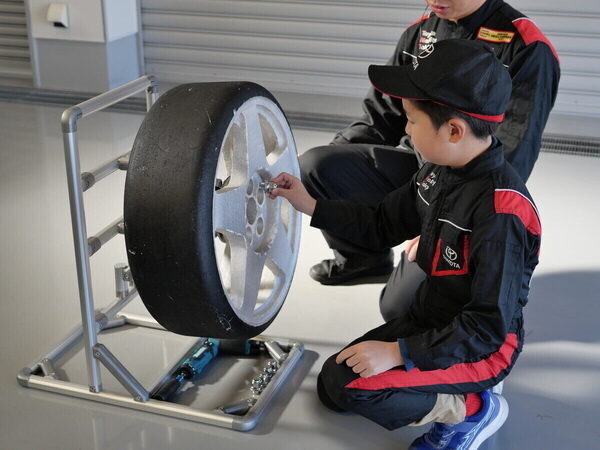 トヨタの体験スポット【Kodaira Miraie】が神すぎた♡無料のミニカー運転＆タイヤ交換に小4男子が大満足