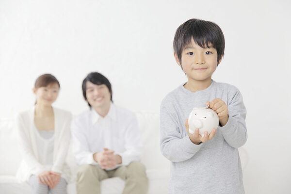 通帳残高を見て衝撃を受けた息子！ 夫婦の会話に乱入し…「お金ないならオレが買ってあげようか？」