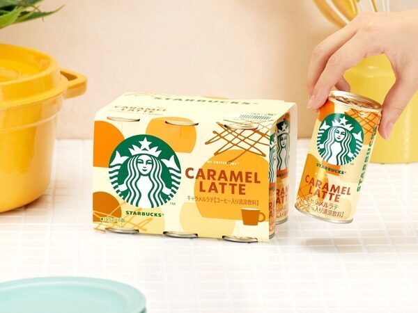 スタバ新作「キャラメルラテ」缶が登場！今なら限定の保冷バッグやレジャーマットが当たる。至福の甘さとSAKURAキャンペーン始まる