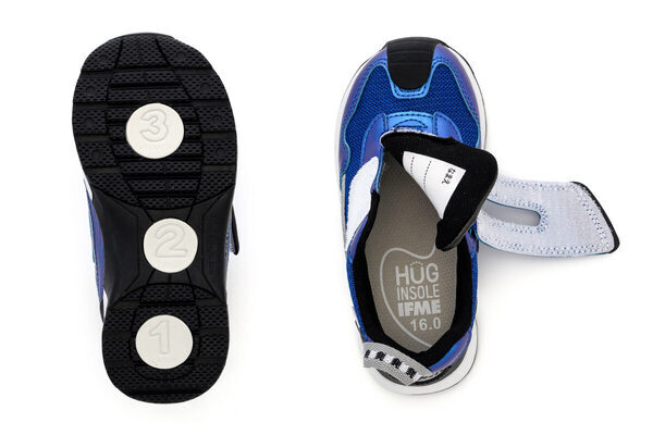 【争奪戦の予感】JR九州の人気特急「ソニック」「ゆふいんの森」が靴に！メタリックな輝きに子鉄も大興奮。IFME限定コラボが神！