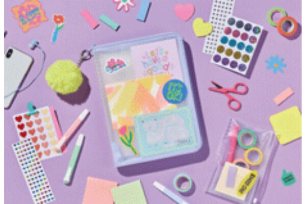 カバンの“ごちゃごちゃ”問題が解決!? 学生のリアルな声から生まれた、文具もガジェットも「ざっくり入る」新バインダーが優秀すぎる