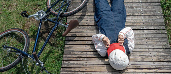 90年代レトロが逆に新鮮！人気ブランド『ヨツバサイクル』から“街乗り系”キッズバイクが登場。おうちの玄関に置くだけで絵になる一台