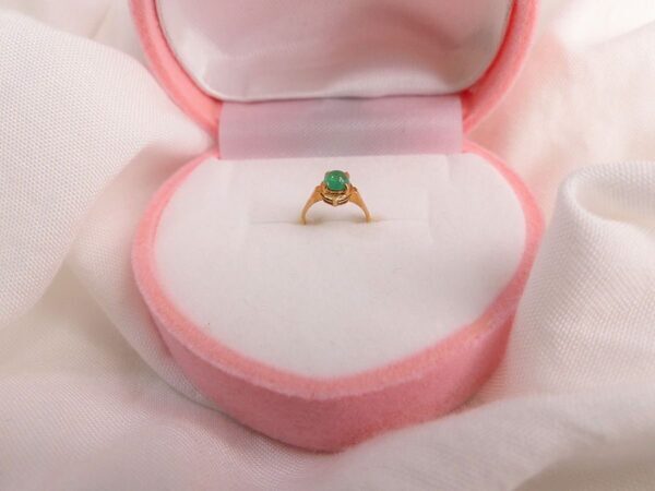 こんなに小さくて可愛いなんて衝撃！ 憧れのベビージュエリー は「小さなムーンストーンが入ったプラチナのリング」