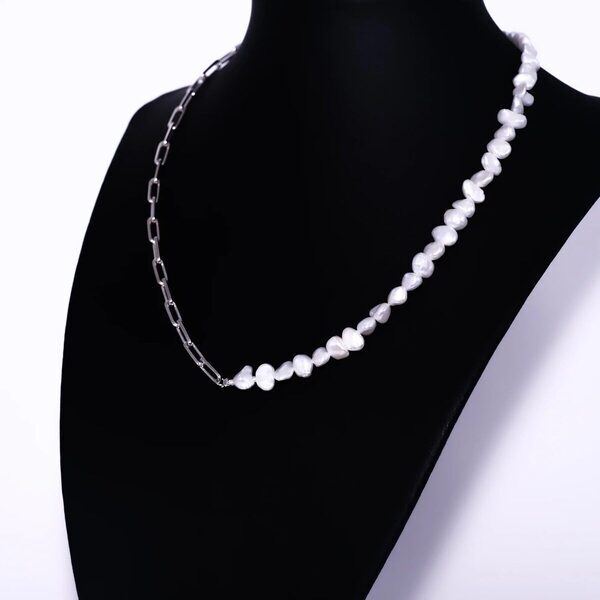 「攻め」のジュエリーをしなやかに、私らしく纏う。ジェンダーレスな知性と洗練が宿るmyshaのジュエリー