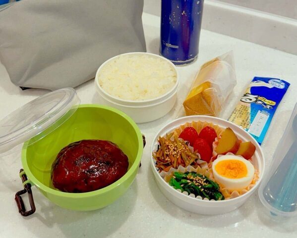 小倉優子さん「お弁当の彩りやめました」「お野菜、いらないらしいです」中1息子の告白で変えたお弁当の中身を公開