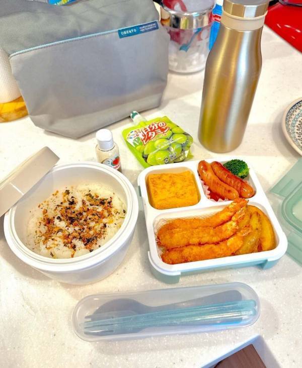 小倉優子さん「お弁当の彩りやめました」「お野菜、いらないらしいです」中1息子の告白で変えたお弁当の中身を公開