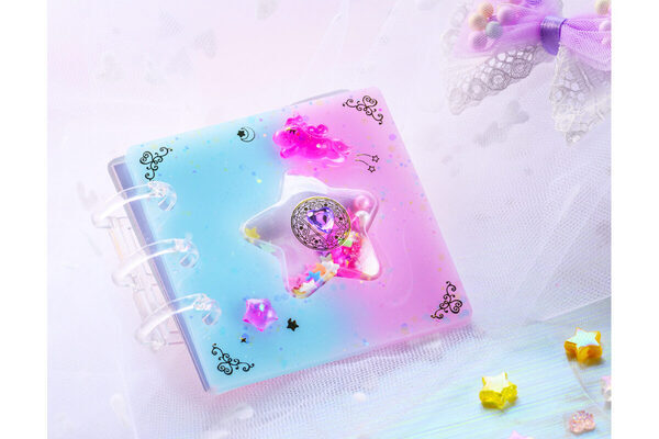 小学生に大流行「ぷっくりシール」が家で作れる！学研の新作キットが凄すぎる。UVライト不要＆シール帳も手作りして友だちと交換！