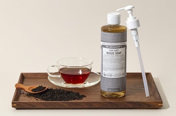 心ほどける“紅茶の香り”に包まれる。ドクターブロナー大人気「アールグレイ」がポンプ付き限定セットで登場！毛穴ケアもこれ1本