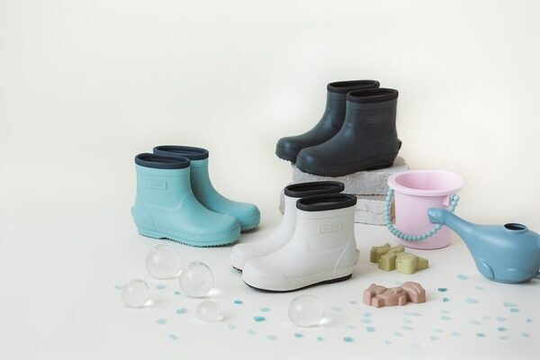 下駄箱に入れやすい「ショート丈」＆名前が隠せる安心設計！オシャレなママたちの物欲を刺激するムーンスターの新作