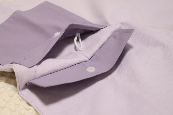 これ一枚で解消。無印良品の“落とさない”専用ポケット付きTシャツ！GPSも防犯ブザーも“遊びの邪魔”にならず！全・親の安心感