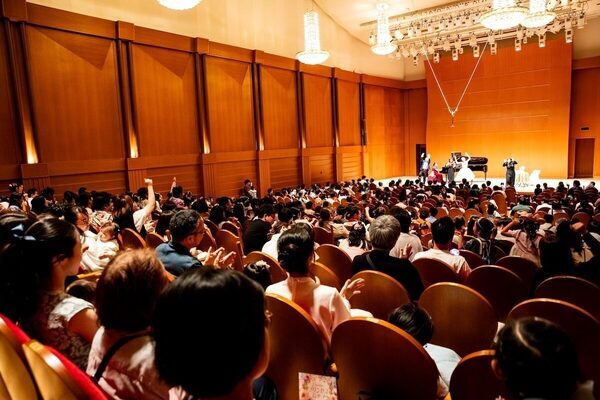 「泣き声も演出の一部」に救われるママ続出！動員1.5万人、満足度98％の“0歳からの音楽コンサート”が5周年で新シーズン開幕