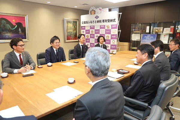 暑さから子どもたちを守る。マイナビが甲府市の教育現場にエアコンを支援！甲府市役所で受納式開催