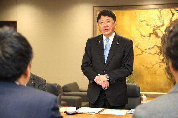 暑さから子どもたちを守る。マイナビが甲府市の教育現場にエアコンを支援！甲府市役所で受納式開催