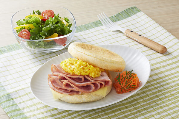 朝食のQOLを爆上げ！「パン好きのためのソーセージ」登場！伊藤ハム31年目の刷新…“うすぎり”ボロニアソーセージ