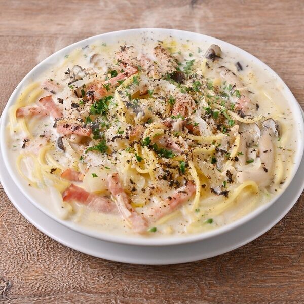 【食べ放題】シカゴピザ×濃厚スープスパ全8種が2,178円！“溺れる”ほどの中毒系パスタも、とろけるピザも好きなだけ。