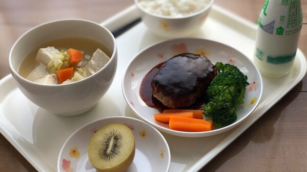 「給食を食べているから安心」は親の幻想。小児科医が警鐘を鳴らす「子どもの栄養が足りていないかもしれない」理由