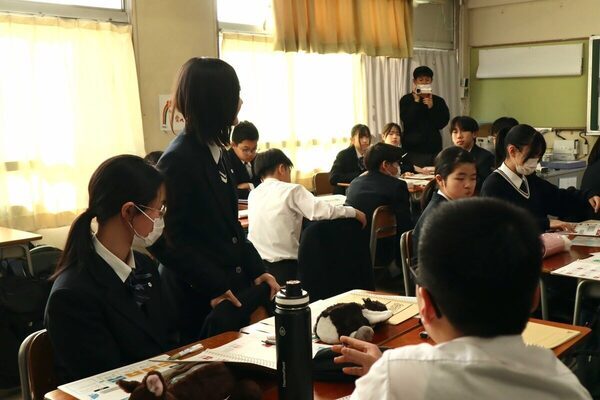 「まいひなペイ」「CG導入」中学生が地域活性をガチで考えた！カードゲームで学ぶ“業種連携”キャリア教育授業に潜入