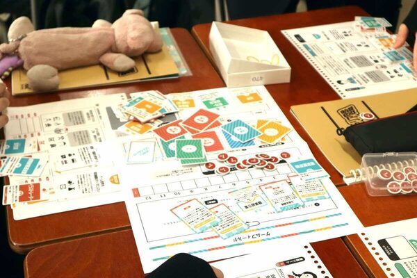 「まいひなペイ」「CG導入」中学生が地域活性をガチで考えた！カードゲームで学ぶ“業種連携”キャリア教育授業に潜入