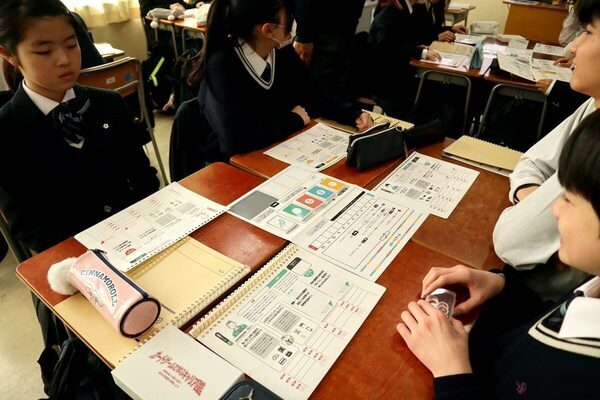 「まいひなペイ」「CG導入」中学生が地域活性をガチで考えた！カードゲームで学ぶ“業種連携”キャリア教育授業に潜入