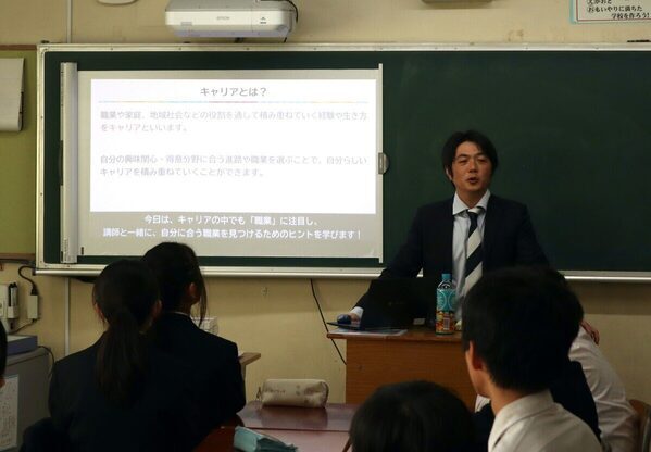 「まいひなペイ」「CG導入」中学生が地域活性をガチで考えた！カードゲームで学ぶ“業種連携”キャリア教育授業に潜入