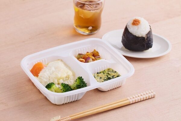 塾・部活の日も栄養満点！冷凍食「モグモデリ」誕生。レンジ4分でたんぱく質10g、無添加ワンプレートがめっちゃ便利！