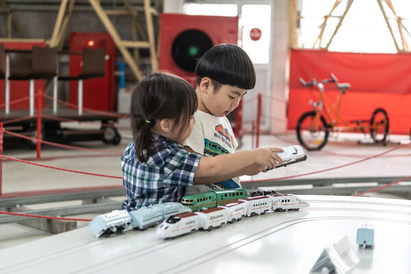 普段入れない“鉄道の裏側”へ―─。小倉工場鉄道ランドへ乗ったまま潜入できるツアーが開催