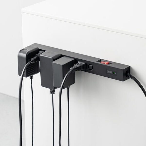 思ってるよりアリ！ナイス！「ACアダプタがじゃまで隣が使えない」問題解決！縦横どこからでも差せる新発想タップが登場