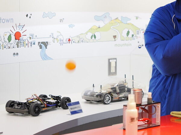 「僕のデザインが現れた！」小4男子がレーザーで刻んだMy定規に感激。科学技術館の2大体験プログラムに1日で挑戦（東京・千代田区）