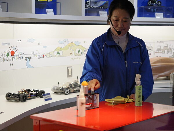 「僕のデザインが現れた！」小4男子がレーザーで刻んだMy定規に感激。科学技術館の2大体験プログラムに1日で挑戦（東京・千代田区）