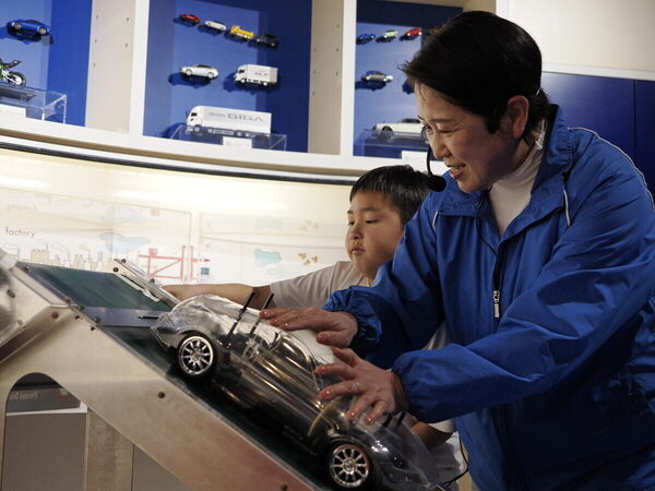 「僕のデザインが現れた！」小4男子がレーザーで刻んだMy定規に感激。科学技術館の2大体験プログラムに1日で挑戦（東京・千代田区）