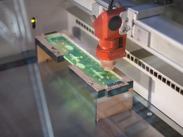 「僕のデザインが現れた！」小4男子がレーザーで刻んだMy定規に感激。科学技術館の2大体験プログラムに1日で挑戦（東京・千代田区）