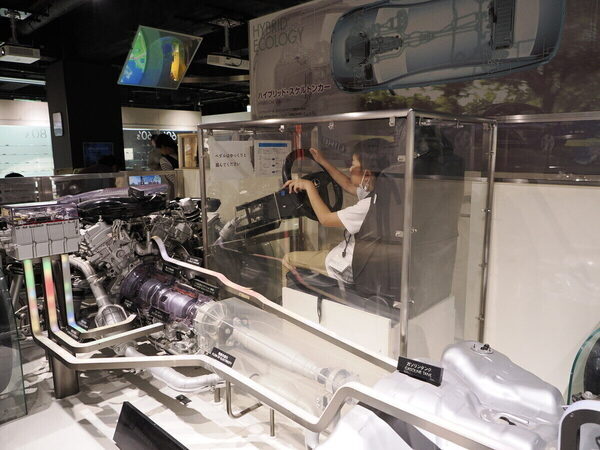 「僕のデザインが現れた！」小4男子がレーザーで刻んだMy定規に感激。科学技術館の2大体験プログラムに1日で挑戦（東京・千代田区）