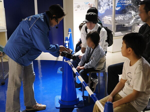 「僕のデザインが現れた！」小4男子がレーザーで刻んだMy定規に感激。科学技術館の2大体験プログラムに1日で挑戦（東京・千代田区）