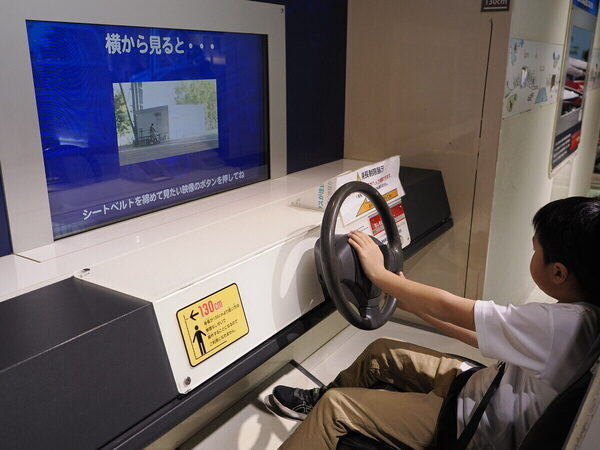 「僕のデザインが現れた！」小4男子がレーザーで刻んだMy定規に感激。科学技術館の2大体験プログラムに1日で挑戦（東京・千代田区）