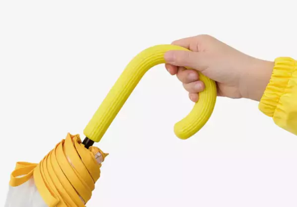 通学時の“リスク”に着目！ 電柱や壁、人にぶつかっても衝撃を受け流す【キッズ向け雨傘】が登場