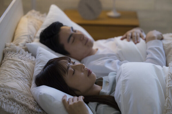 寝落ちした夜に感じた妻の優しさにキュン…♡ 「激務で疲労困憊の日々でも、妻がいたから頑張れた」
