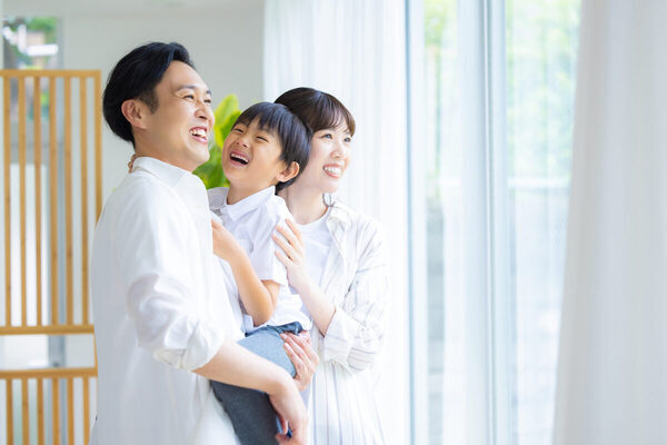 旅行でグズり出した子どもに神対応！ 忍者のようにすばやく動いた夫の信頼度ハンパない