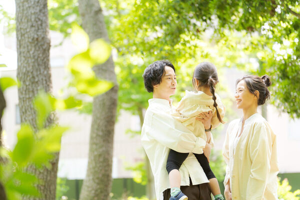 旅行でグズり出した子どもに神対応！ 忍者のようにすばやく動いた夫の信頼度ハンパない